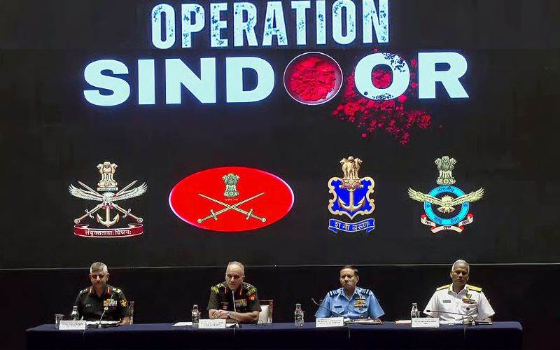 آپریشن سندور: 100 دہشت گرد ہلاک، 13 طیارے،11 ایئر فیلڈ تباہ: بھارتی فوج 